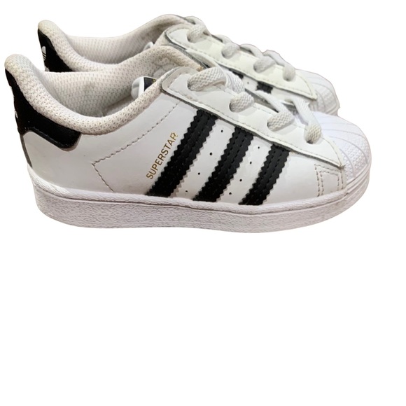 Unisex 7.5k Toddler Adidas Superstar white w/black stripes - Picture 2 of 4